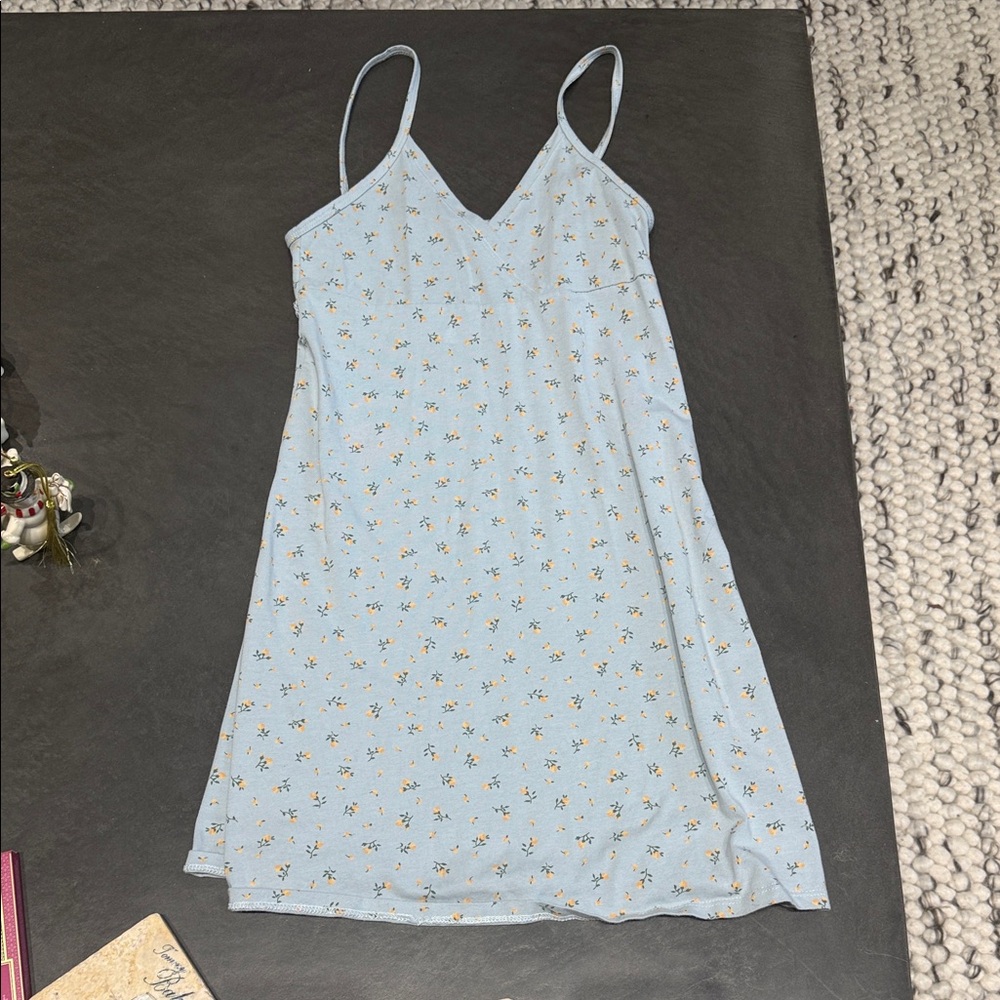 Brandy Melville Light Gray Floral Top